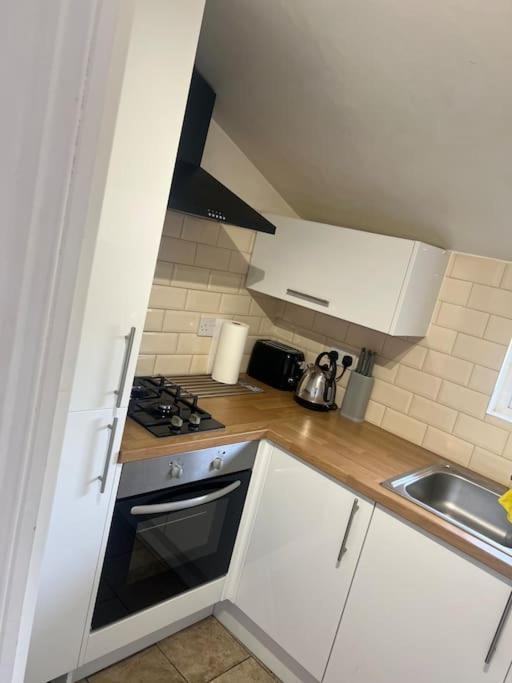 Large Modern Studio Flat Lejlighed London Eksteriør billede