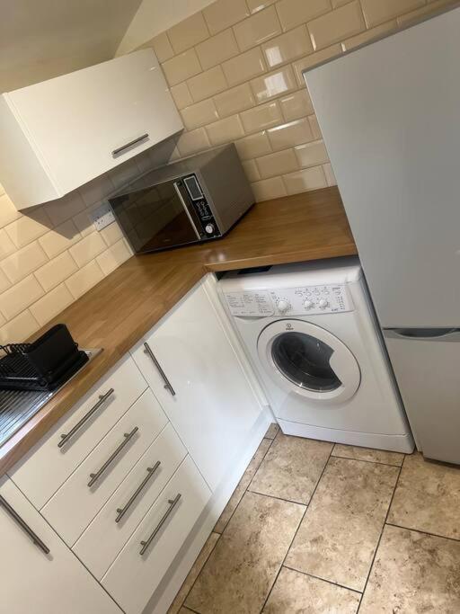 Large Modern Studio Flat Lejlighed London Eksteriør billede