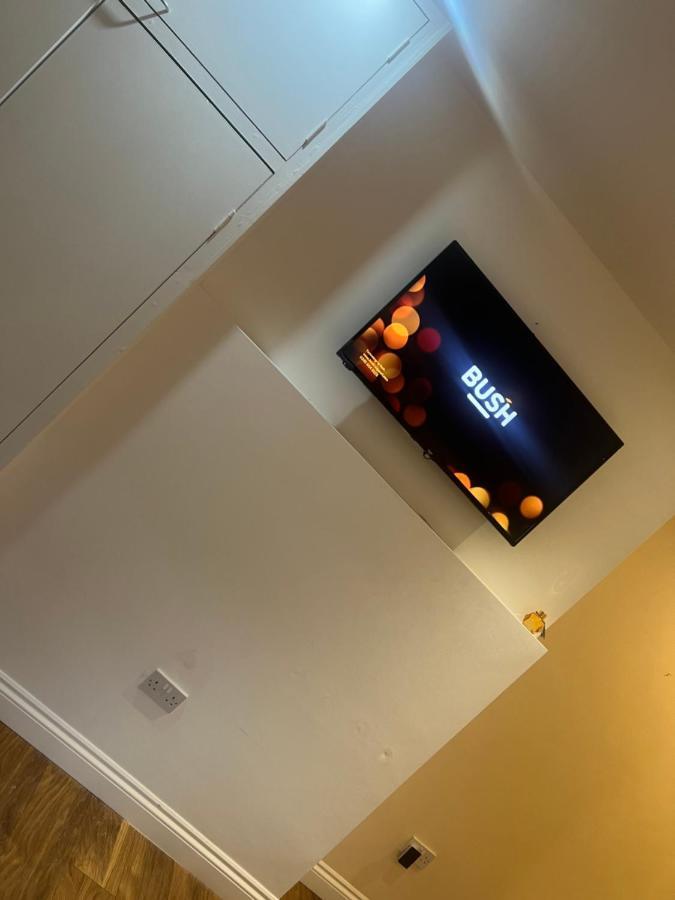 Large Modern Studio Flat Lejlighed London Eksteriør billede