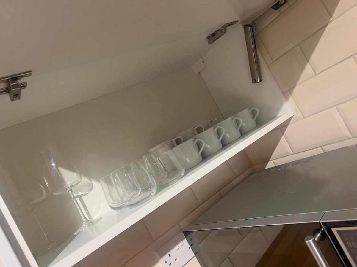 Large Modern Studio Flat Lejlighed London Eksteriør billede